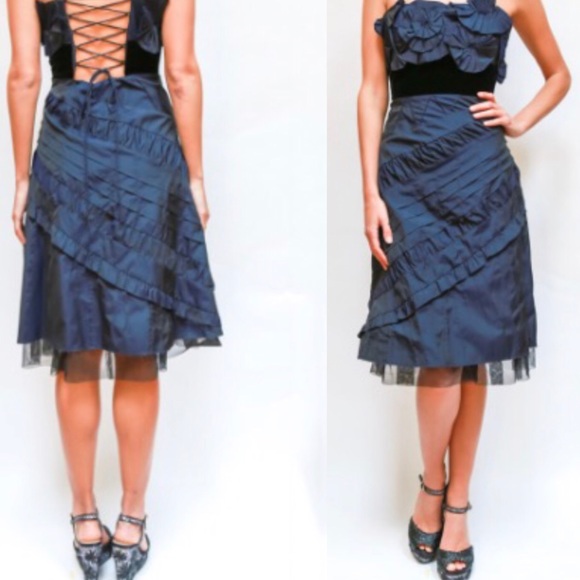 BCBGMaxAzria Dresses & Skirts - BCBG MAX AZRIA GORGEOUS strapless rosette dress